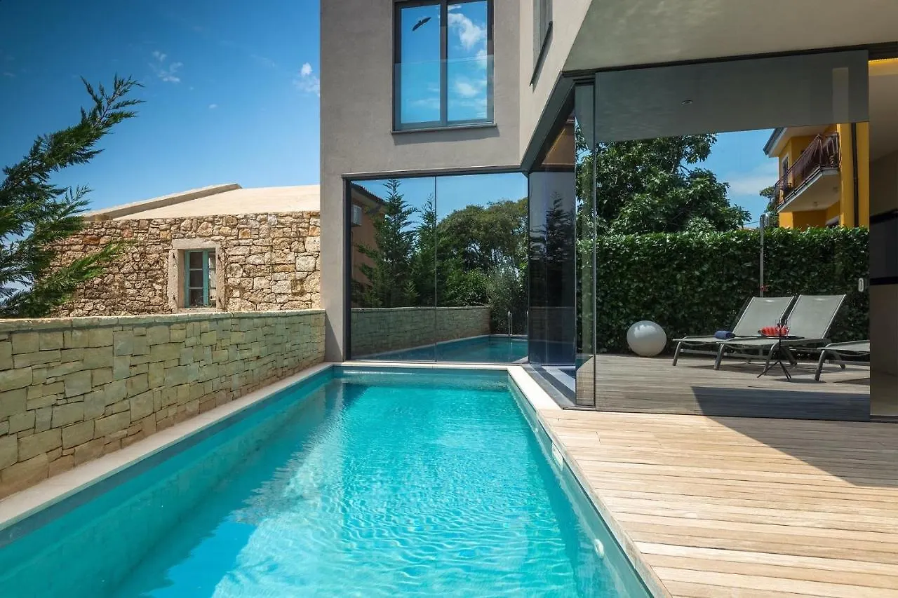 Villa Meryema - Excellent Villa With Sea View Porec
