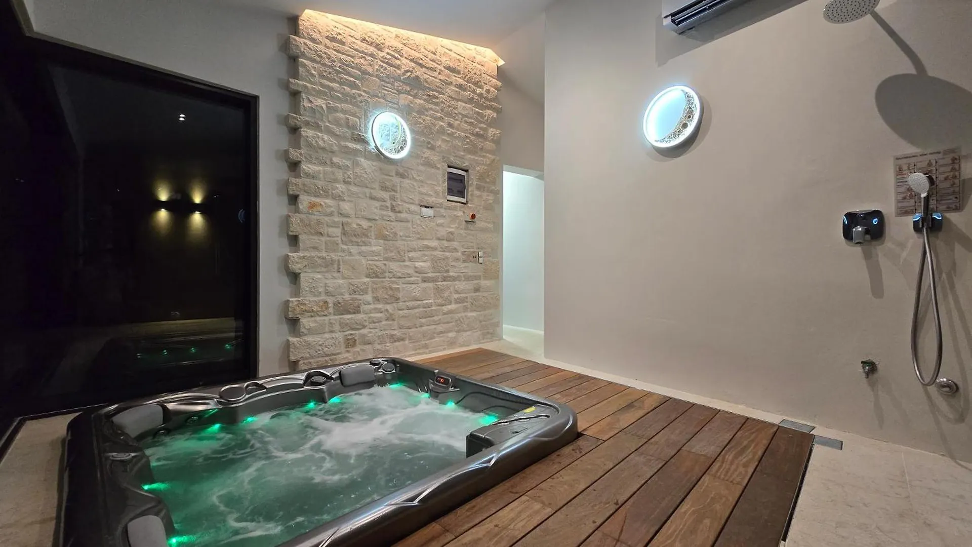 Villa Meryema - Excellent Villa With Sea View Porec